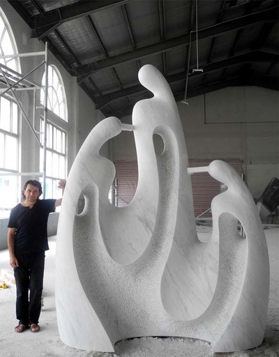 O TOMIS NANDO LVAREZ SELECCIONADO ENTRE MIS DE 2.500 ESCULTORES PARA PARTICIPAR NUN ENCONTRO INTERNACIONAL EN CHINA