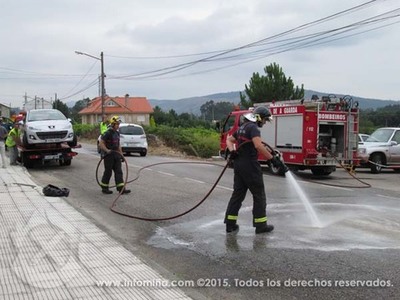 COLISIN ENTRE DOUS TURISMOS NA PO-353 NO ROSAL