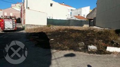 SOFOCADO UN PEQUENO INCENDIO NUNHA FINCA NA GUARDA