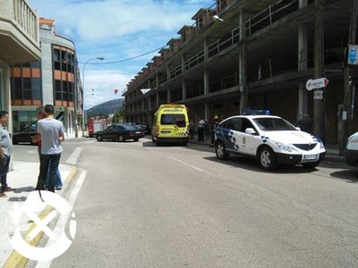 FERIDO UN MOTORISTA DESPOIS DUNHA COLISIN CUN TURISMO NA AVENIDA ORDEZ DE GOIN