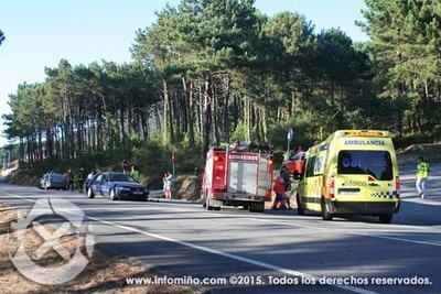 DOUS FERIDOS NUNHA COLISIN FRONTOLATERAL ENTRE DOUS TURISMOS NA PO-552 EN SANXIN-O ROSAL