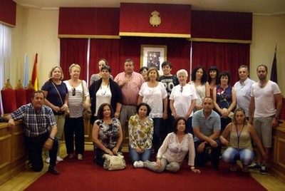 UNHA VINTENA DE MEMBROS DA ASOCIACIN DE AMIGOS DO CAMIO DE SANTIAGO DE GRANADA FORON RECIBIDOS POLO CONCELLO DE TUI