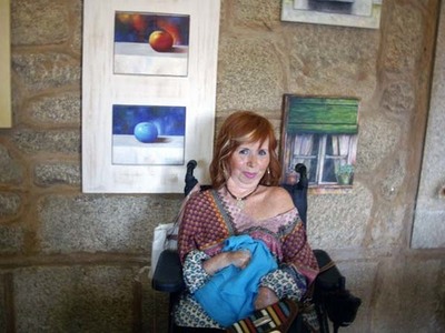 A PINTORA VIGUESA EMI TORRN LEVA  OFICINA DE TURISMO DE TUI UNHA COLECCIN DE 25 PINTURAS AO LEO