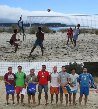 OS PARTICIPANTES NO VIII TORNEO DE VOLEI PRAIA DA GUARDA DONAN 35 QUILOGRAMOS DE COMIDA  BANCO DE ALIMENTOS