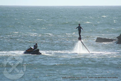 O CONCELLO DE TUI ORGANIZA UN ESPECTCULO DE FLYBOARD NO QUE PODERN PARTICIPAR GRATUITAMENTE 26 PERSOAS 