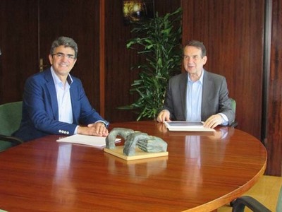 O ALCALDE GUARDS, ANTONIO LOMBA, RENESE CO ALCALDE DE VIGO, ABEL CABALLERO PARA FALAR DA POSIBLE INTEGRACIN DA GUARDA NA REA METROPOLITANA