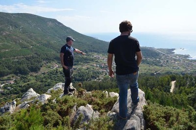 COMEZAN OS TRABALLOS DE LIMPEZA NO CASTRO DE CANO DOS MOUROS EN VILADESUSO