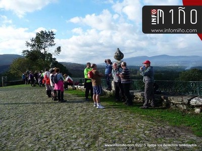 ESPECIAL - PRETO DUNHA TREINTENA DE PERSOAS PARTICIPARON NA ANDAINA DE ANDATUI POLA ROTA DOS MOSTEIROS