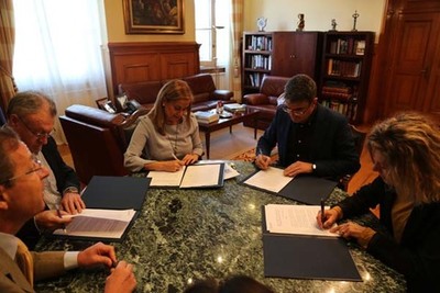 A PRESIDENTA DA DEPUTACIN FIRMA UN CONVENIO COA ALCALDESA DE OIA E OS ALCALDES DA GUARDA E DO ROSAL PARA A SINALIZACIN DUNHA RUTA DE BTT