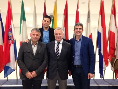 ANTONIO LOMBA E VARIOS ALCALDES GALEGOS VISITAN BRUXELAS PARA COECER O FUNCIONAMENTO E OS PROGRAMAS EUROPEOS AOS QUE SE PODEN ACOLLER OS CONCELLOS