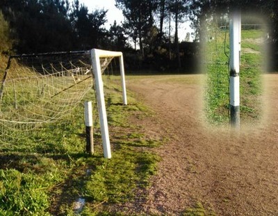 CORTAN UNHA DAS PORTERAS DO CAMPO DE FUTBOL DO CASTILLO EN ESTS-TOMIO