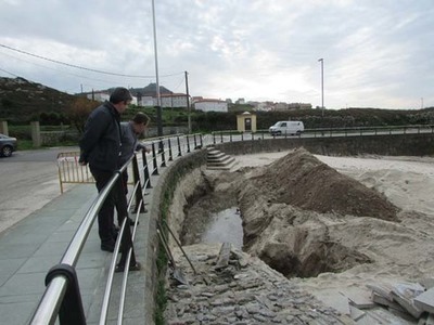 CONSTRUCIN DUNHA RAMPLA DE ACCESIBILIDADE NA PRAIA AREA GRANDE DE A GUARDA