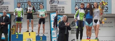 OS CICLISTAS ROSALEIROS DIEGO E ZAIDA LEVANSE O SEGUNDO POSTO DO PODIO EN BOIRO