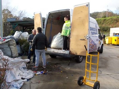 O CONCELLO DA GUARDA ENTREGA CASE 1.000 QUILOS DE TAPNS AO BANCO DE TAPNS DO BAIXO MIO