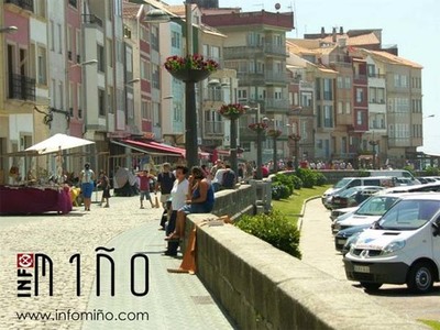O ALCALDE E REPRESENTANTES DA HOSTALERA GUARDESA RENENSE CO PRESIDENTE DE PORTOS DE GALICIA