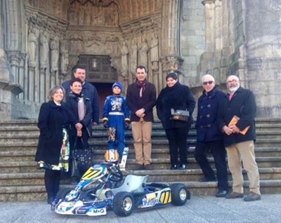 O PILOTO ADRIN MALHEIRO PRESENTOULLE AO CONCELLO DE TUI O KART CO QUE COMPETIR ESTA TEMPORADA