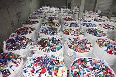 EL BANCO DE TAPONES DEL BAIXO MIO TERMINA SU 10 CAMPAA ESTE SBADO CON UNA FIESTA