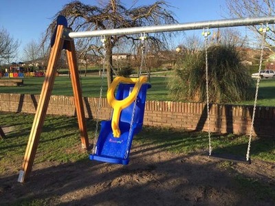 O CONCELLO DO ROSAL COLOCA O PRIMEIRO COLUMPIO PARA NENOS E MENAS DISCAPACITADOS NO BAIXO MIO