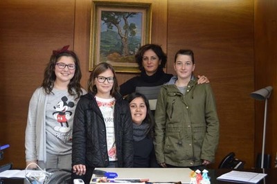 OS MOZOS E MOZAS DO PROGRAMA - APRENDER- DE TOMIO POEN EN MARCHA UN XORNAL