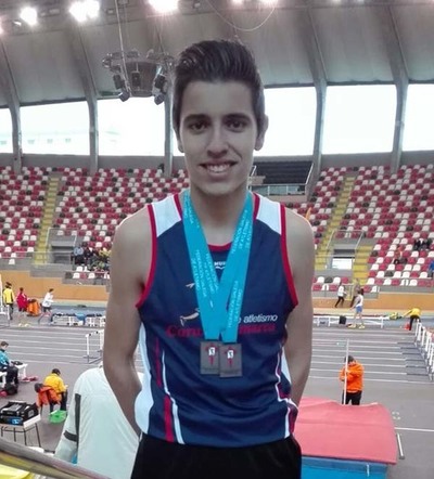 EL ROSALEIRO JAVIER COSTAS DOBLE SUBCAMPEN GALLEGO JUNIOR DE 200 METROS Y SALTO DE LONGITUD