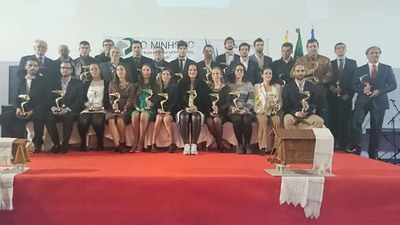 MUNICPIO DE CERVEIRA FELICITA ANA LCIA GOMES PELA CONQUISTA DO TROFU -O MINHOTO-