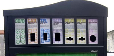 O CONCELLO DE TUI COLOCA DOUS CONTEDORES DE RECICLAXE DE PRODUTOS ELECTRNICOS E ELCTRICOS