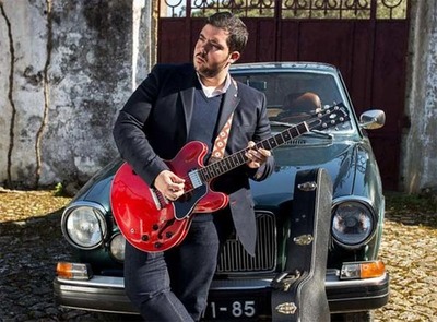 JOO S SOBE AO PALCO DO VALADARES, TEATRO MUNICIPAL NO DIA 9 DE ABRIL