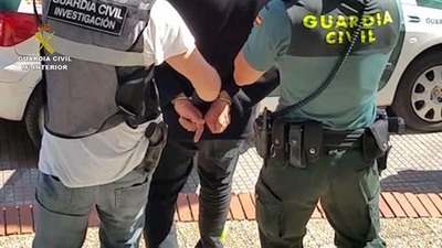 ONCE DETENIDOS COMO SUPUESTOS MIEMBROS DE UNA ORGANIZACIN CRIMINAL QUE EXTORSIONA A VENDEDORES AMBULANTES EN PONTEVEDRA