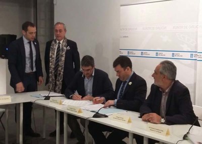 SINTATURA DO CONVENIO DE REPOSICIN DA CUBERTA DO COLEXIO AS SOLANAS