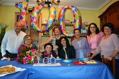 HOMENAXE A UNHA VECIA CENTENARIA NO CONCELLO DE OIA