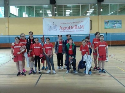 INTEGRANTES DEL CLUB BDMINTON TUI PARTICIPAN EN LA FINAL PROVINCIAL DE LOS CAMPEONATOS ESCOLARES