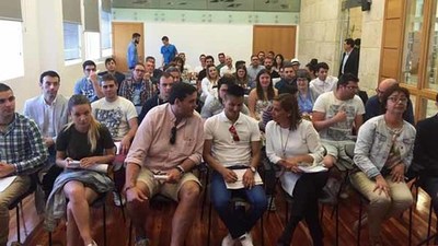 Carmela Silva entrega os primeiros diplomas ao alumnado de -Practicum Depo 2015-