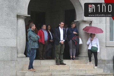 Minuto de silencio en Tui en repulsa polos feitos acontecidos en Orlando