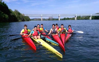 Kayak Tudense organiza cursos de verano de piragismo en el ro Mio