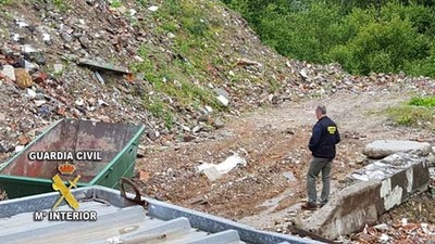 La Guardia Civil investiga a los supuestos responsables de un almacenamiento y vertido ilegal de residuos peligrosos en Tomio
