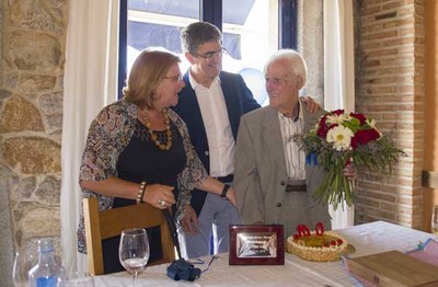 O alcalde e a concelleira de servizos sociais da Guarda celebran o centenario do vecio Vicente Sobrino Vicente
