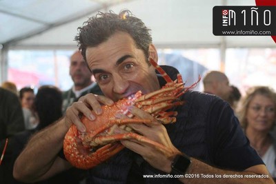 ESPECIAL - Dani Delacmara puxo a nota de humor  primeiro da da Festa da Langosta e da Cocia Marieira de A Guarda