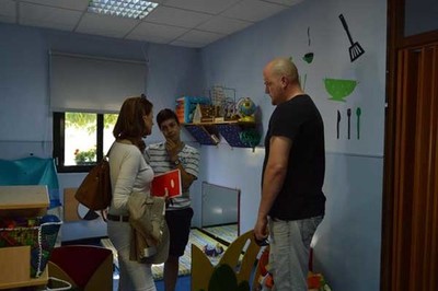 A xerente do Consorcio Galego visita a escola infantil do Seixo en Tomio para coecer as reformas necesarias