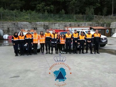 La Xunta entrega 27 carnets de voluntario a miembros de la agrupacin de Proteccin Civil del Concello De A Guarda