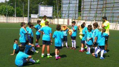 Mis de 130 nenos e nenas participan nos Campus de ftbol do Concello de Tomio