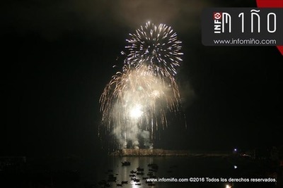 ESPECIAL - Unha gran tirada de fogos de artificio pechou as Festas do Monte 2016 no Porto de A Guarda