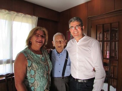 Francisco,  o av de Camposancos, celebrou o seu centenario rodeado da sa familia, o alcalde e a concelleira de Servizos Sociais da Guarda
