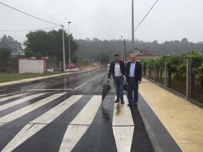 Uxo bentez realiza unha visita s obras finalizadas no tramo da estrada provincial que une O Rosal con Tabagn