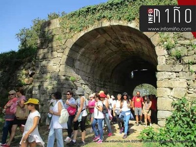 ESPECIAL - Mis de medio cento de persoas participaron nunha andaina entre o Espazo Fortaleza e As Eiras