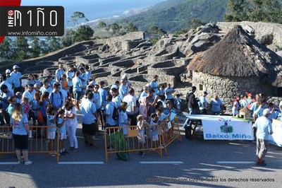 ESPECIAL - Afeccionados do RC Celta de Vigo tinguen de azul celeste o Castro de Sta. Trega de A Guarda