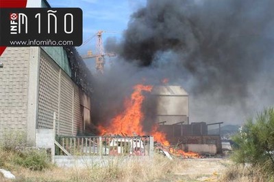 Un incendio afectou a unha nave industrial na Pasaxe - A Guarda