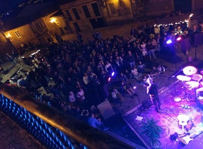 Victor Coyote ofreceu un concerto na Praza de Frmista en Tui