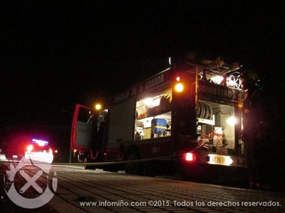 Arde un tractor dentro dunha nave en Tomio