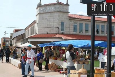 Especial - Masiva afluencia de visitantes na segunda edicin do Bio-Mercado de Tomio