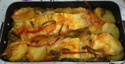 Receta: Bacalao con patatas y verduras al horno